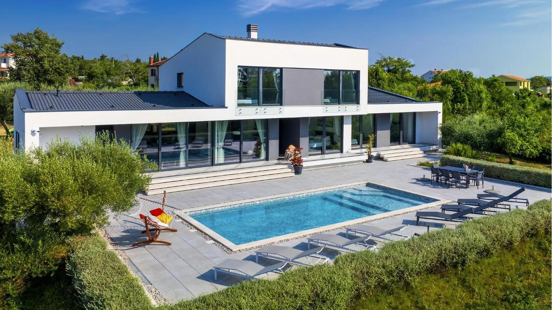 Holiday home 4 Bedroom Stunning Home In Rakalj