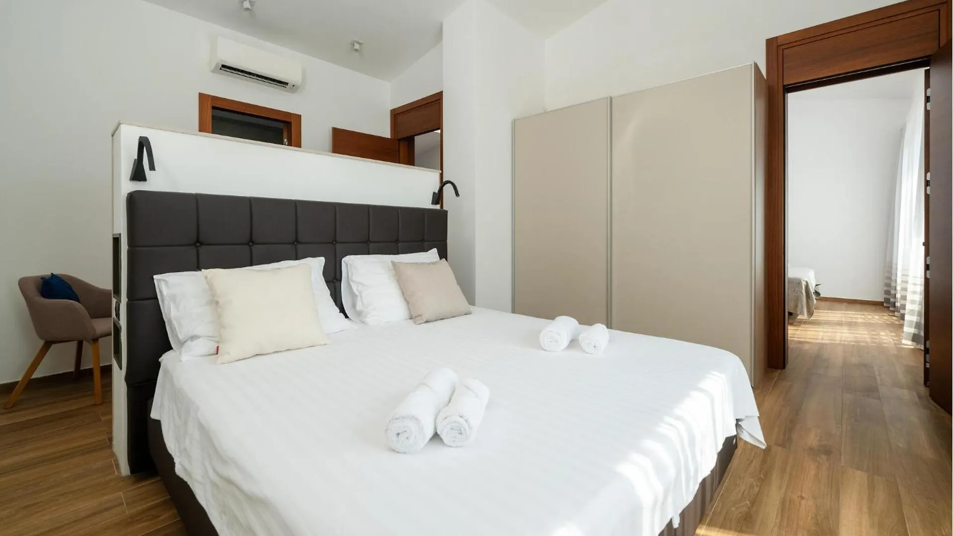 4 Bedroom Stunning Home In Rakalj Holiday home