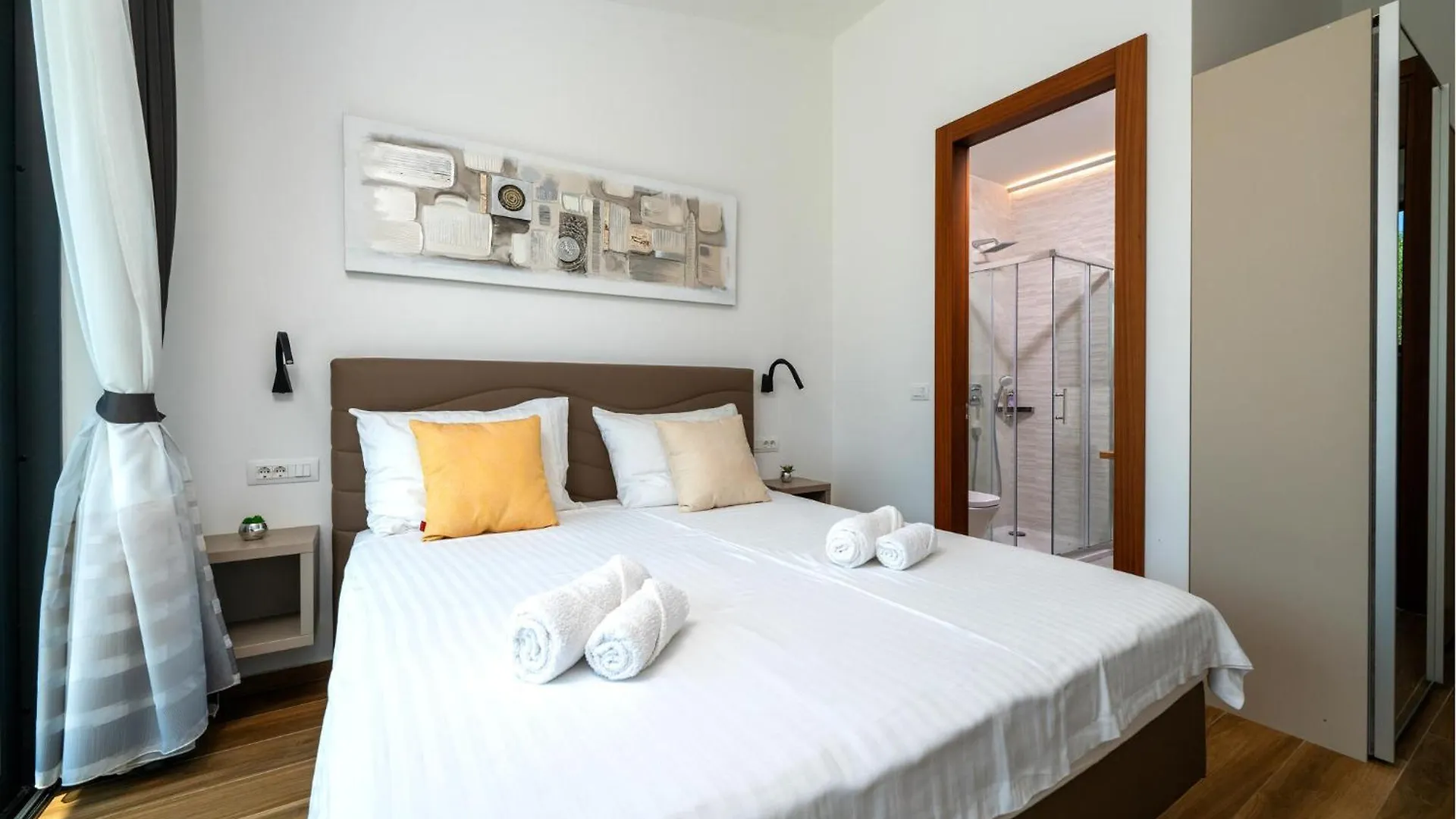 4 Bedroom Stunning Home In Rakalj
