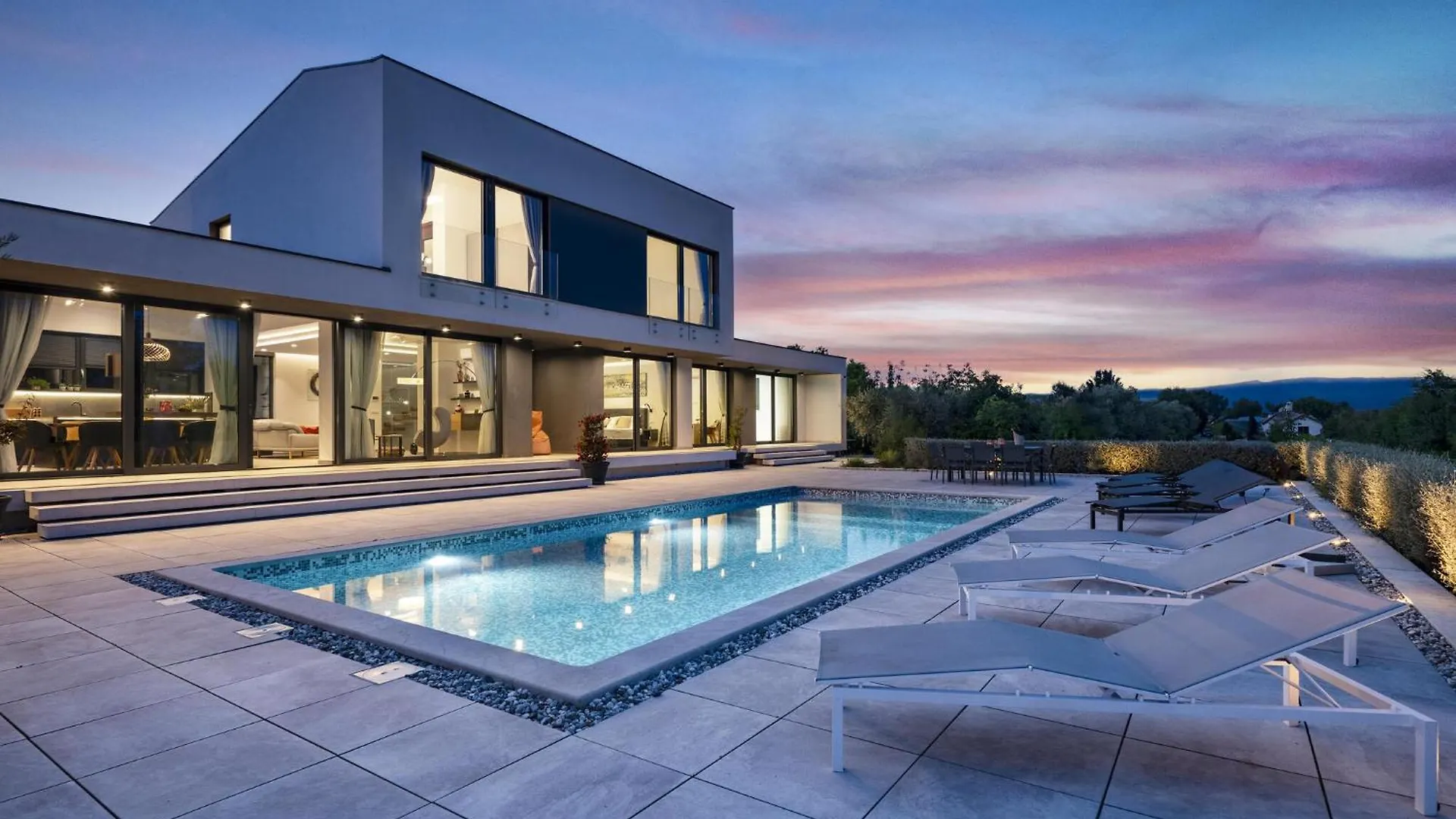 Holiday home 4 Bedroom Stunning Home In Rakalj