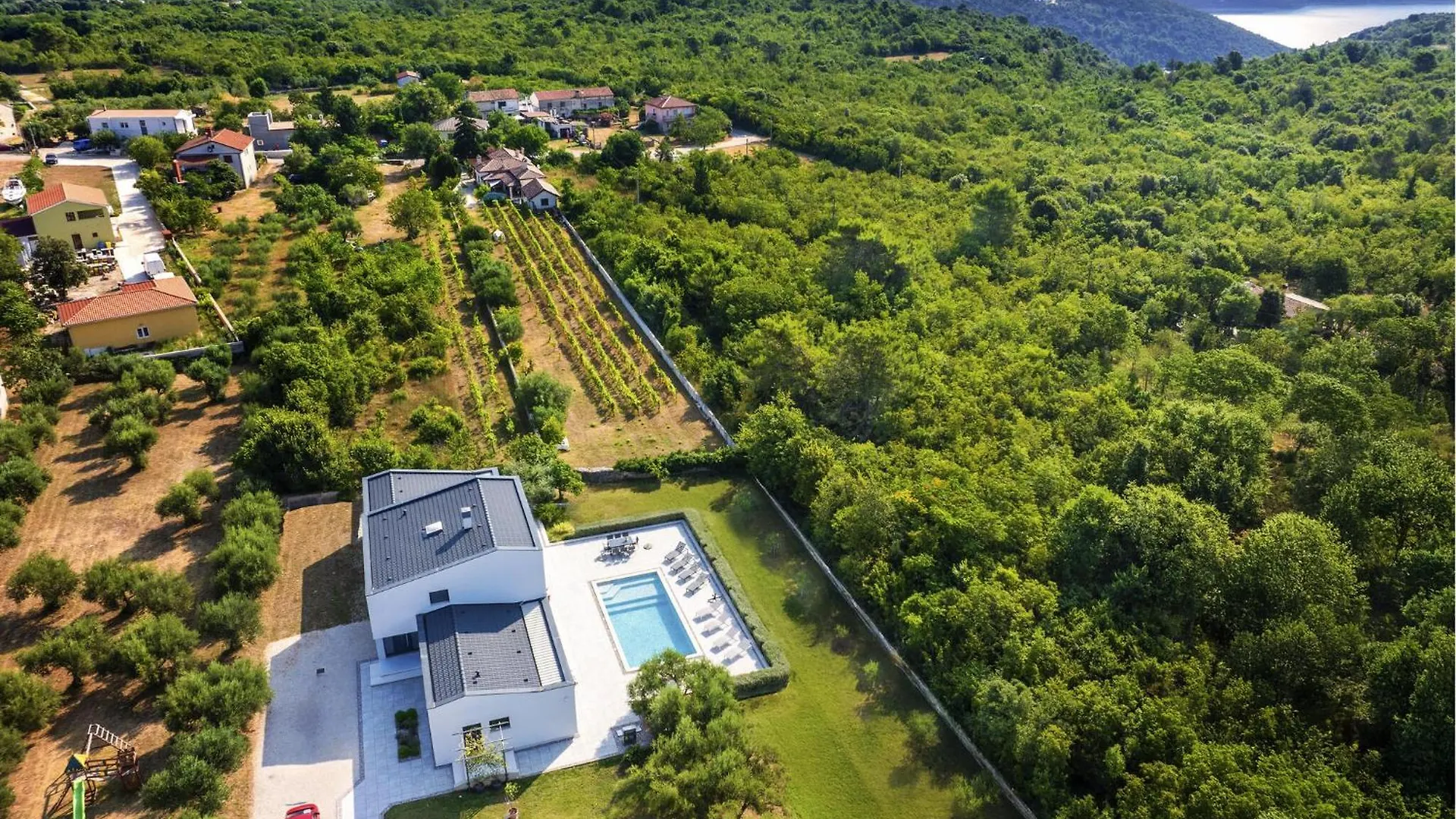 4 Bedroom Stunning Home In Rakalj 0*,